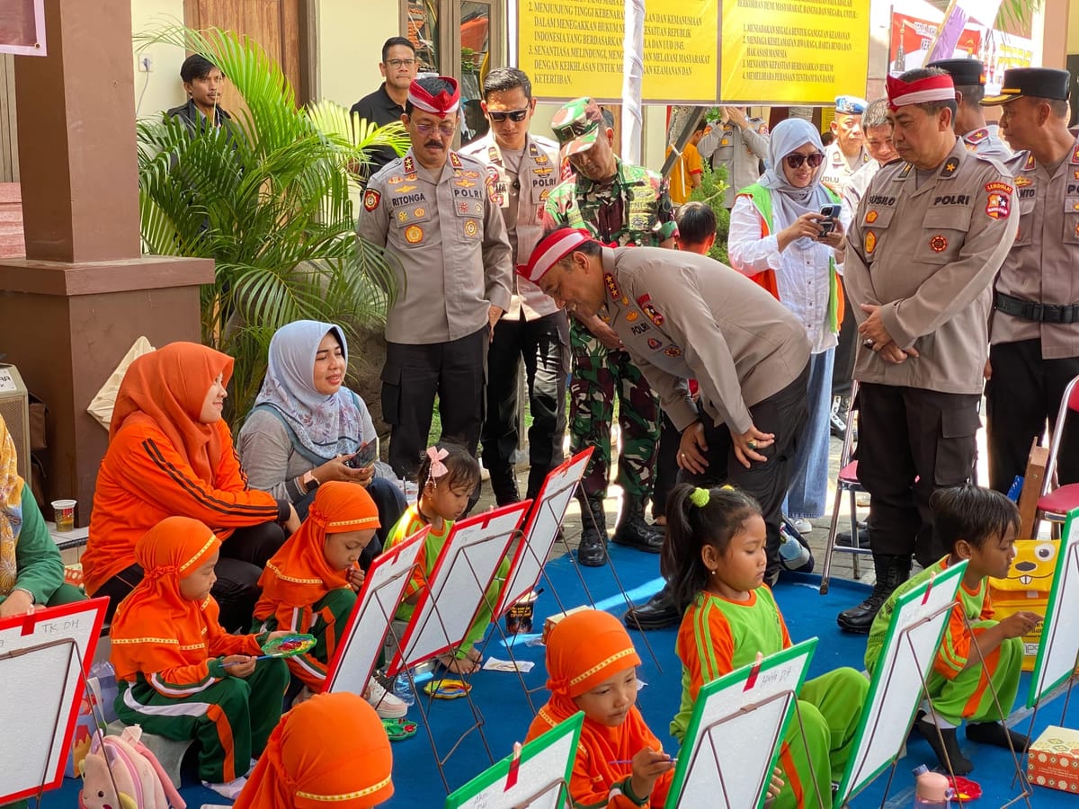 Bakti Sosial Penuh Ceria, Wakapolri Berbagi Senyum dan Semangat di Semarang