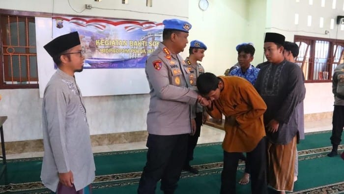 Bidpropam Polda Jateng Gelar Bakti Sosial di Panti Asuhan Brebes