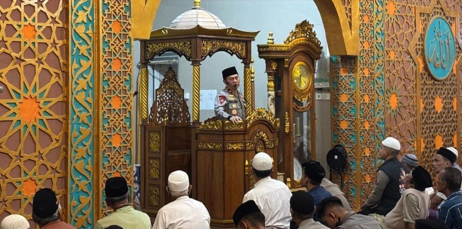 Brigjen Pol Solihin Shalat Subuh Berjamaah di Masjid Al-Mutmainnah Padang Selatan