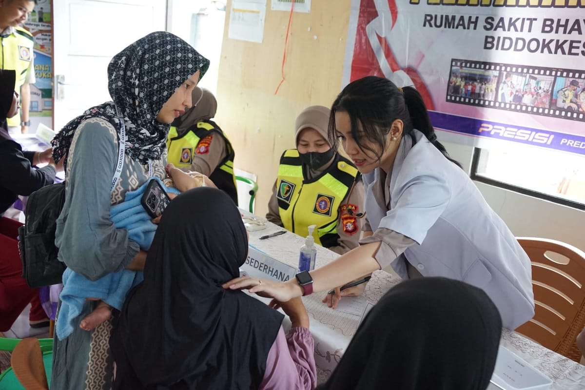 Dekatkan Layanan ke Warga, Rumkit Bhayangkara Gencarkan Posyandu Keliling