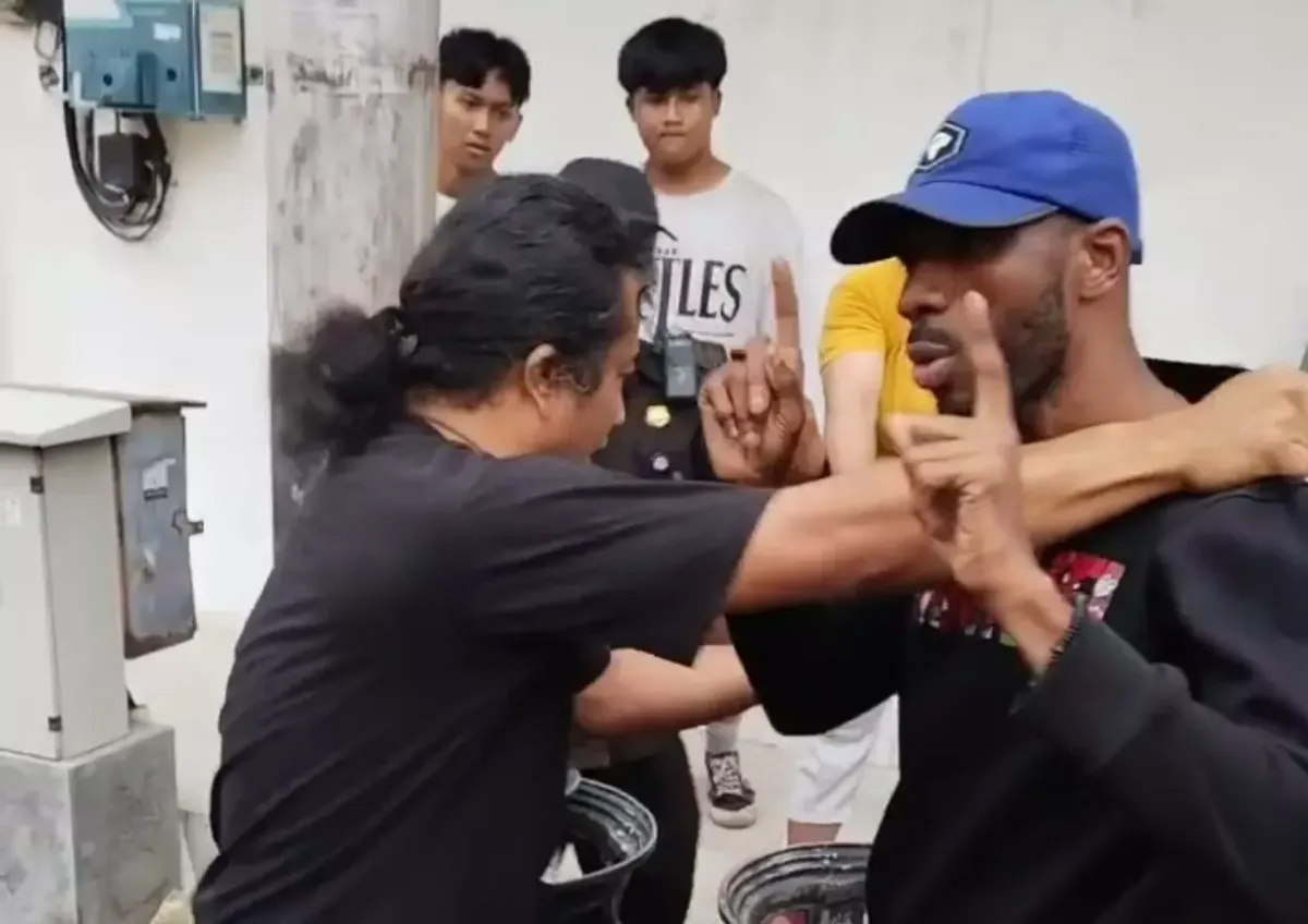 Diduga Curi Ponsel Pedagang, Turis Asal Afrika Diamankan Warga di Kota Lama Semarang