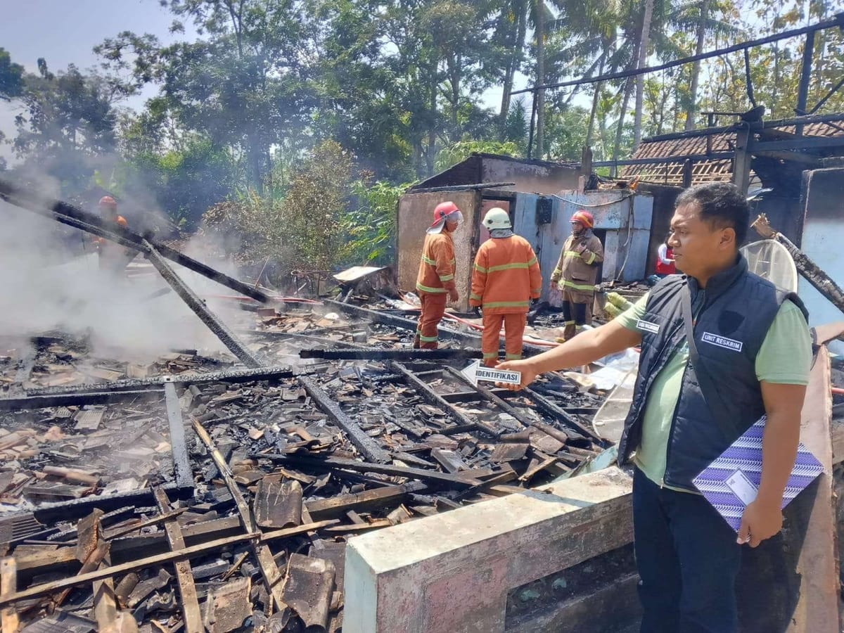Diduga Korsleting, Kebakaran Hanguskan Rumah Warga di Ungaran