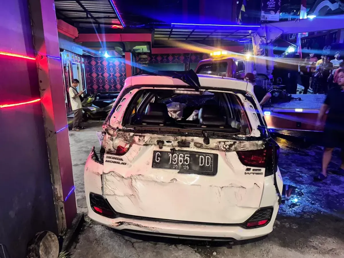 Diduga Rem Bermasalah, Mobilio Alami Kecelakaan Tunggal di Salatiga
