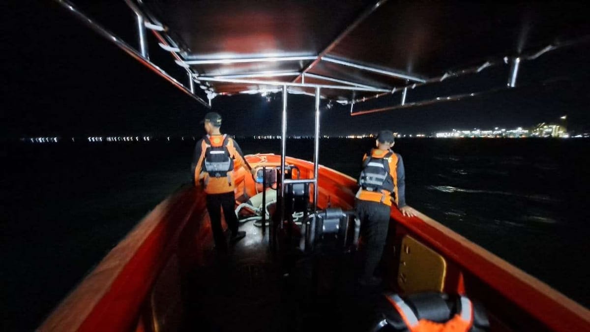 Dihantam Ombak Kapal Nelayan Kendal Tenggelam Tiga ABK Masih Dicari