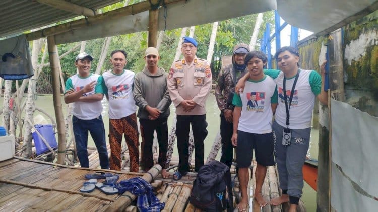 Enam Pemancing Nyaris Terdampar, Satpolairud Demak Lakukan Penyelamatan di Morodemak