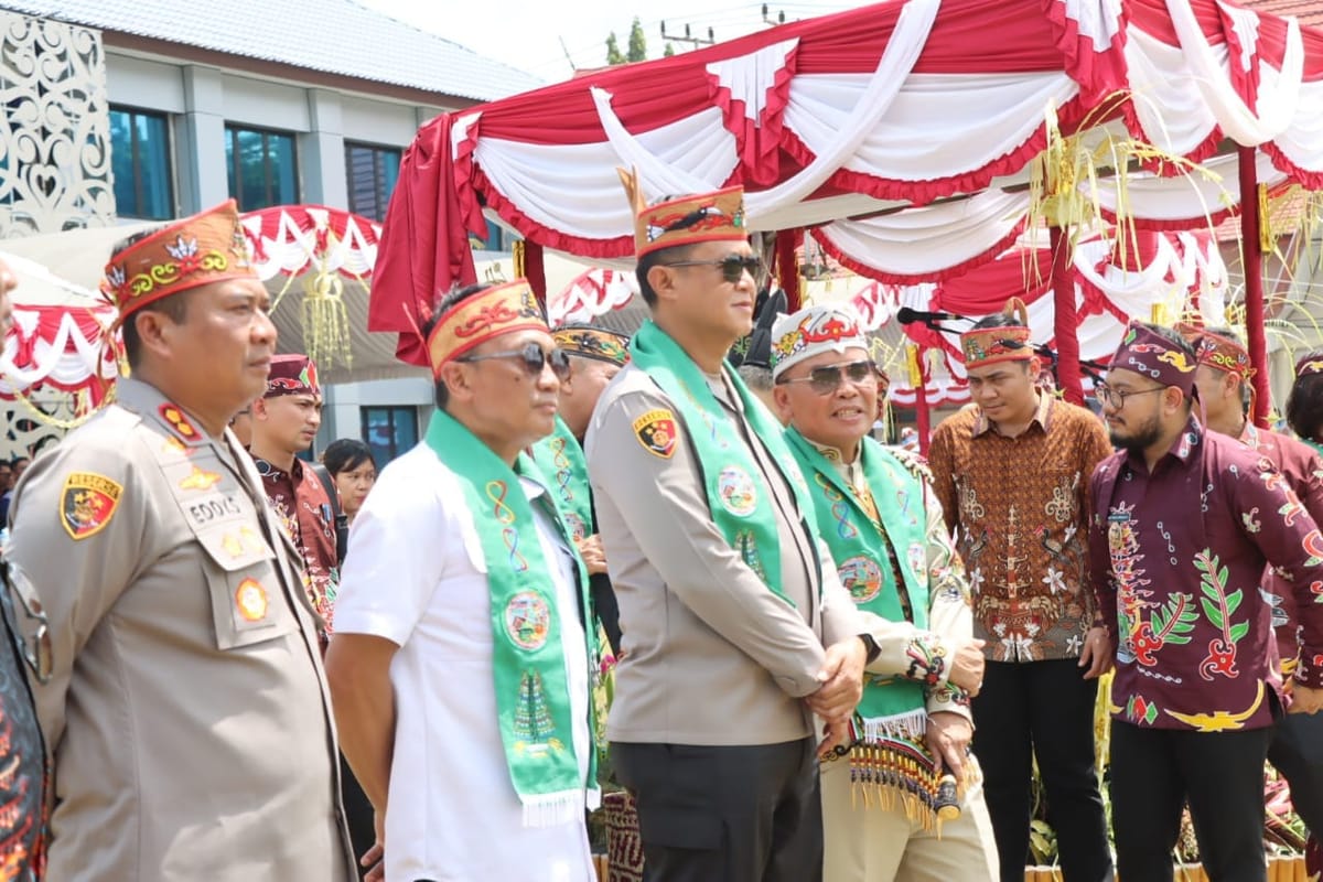 HUT ke-23 Barito Timur, Kapolda Kalteng Teguhkan Semangat Persatuan dan Budaya