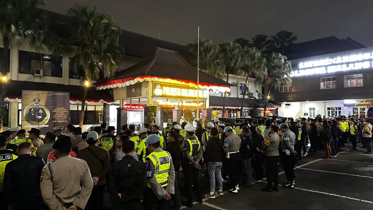 HUT ke-38 Arema FC, Polisi Kawal Rombongan Aremania dengan Tertib