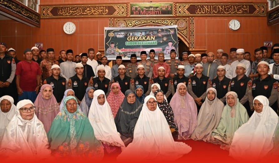Harmoni Ulama, Umara, dan Umat: Wakapolda Sumbar Shalat Subuh Berjamaah Bersama Warga Padang