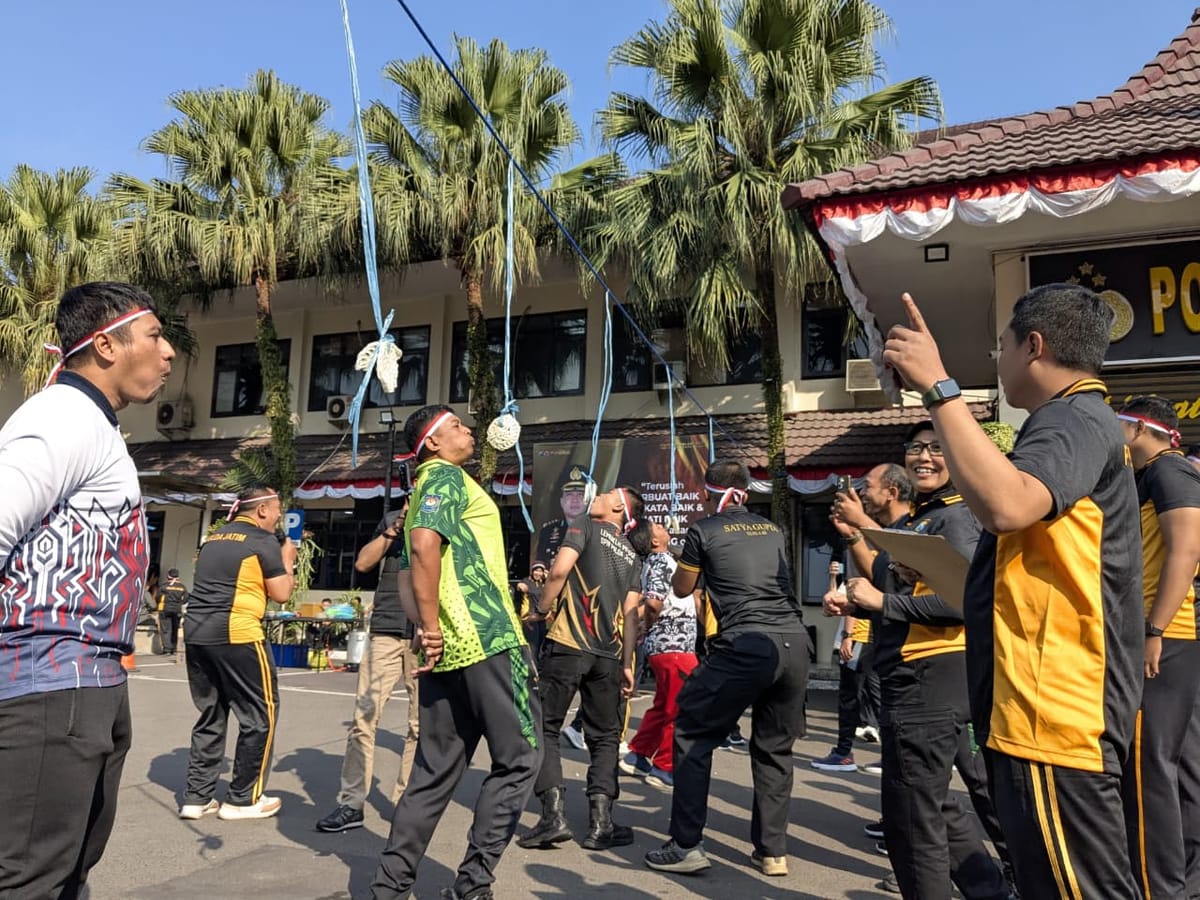 Heboh Lomba Tarik Truk, Polresta Malang Kota Sambut HUT ke-80 RI dengan Semangat Juang