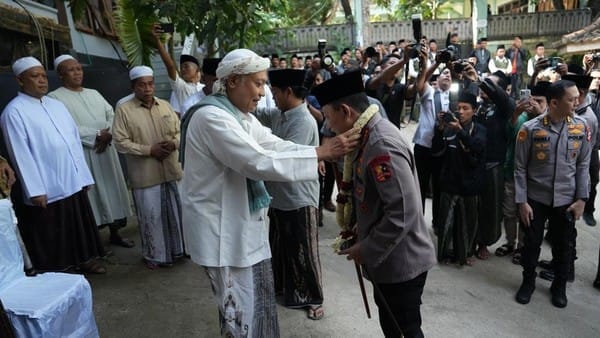 Jalin Silaturahmi, Kapolri Kunjungi Ponpes Al-Hamidy Pamekasan dan Minta Doa Ulama untuk Keutuhan NKRI