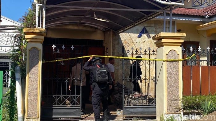 Jibom Polda Jatim Evakuasi Benda Diduga Granat di Malang, Warga Diimbau Tenang