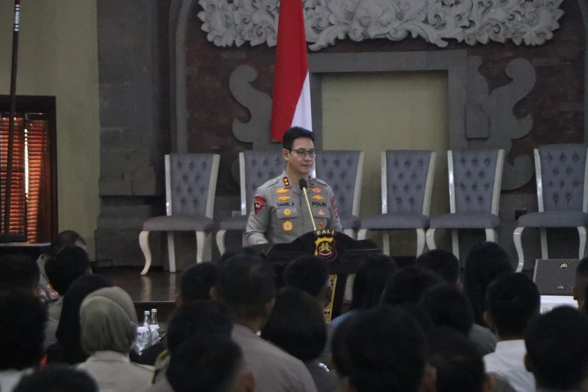 Kapolda Bali Buka Pelatihan Peningkatan Kemampuan Bahasa Inggris Personel Polda Bali
