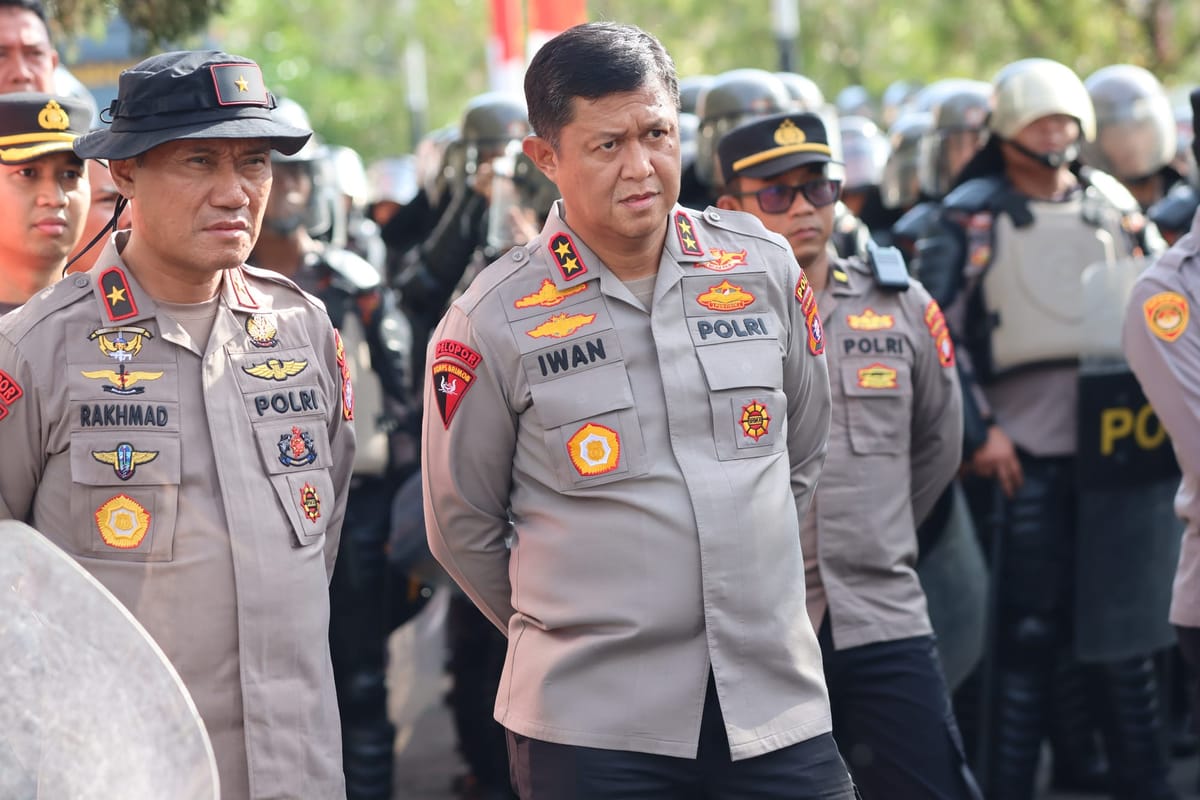Kapolda Kalteng Dampingi Aksi Unras Hari Kedua, Ratusan Personel Terjunkan Pendekatan Humanis