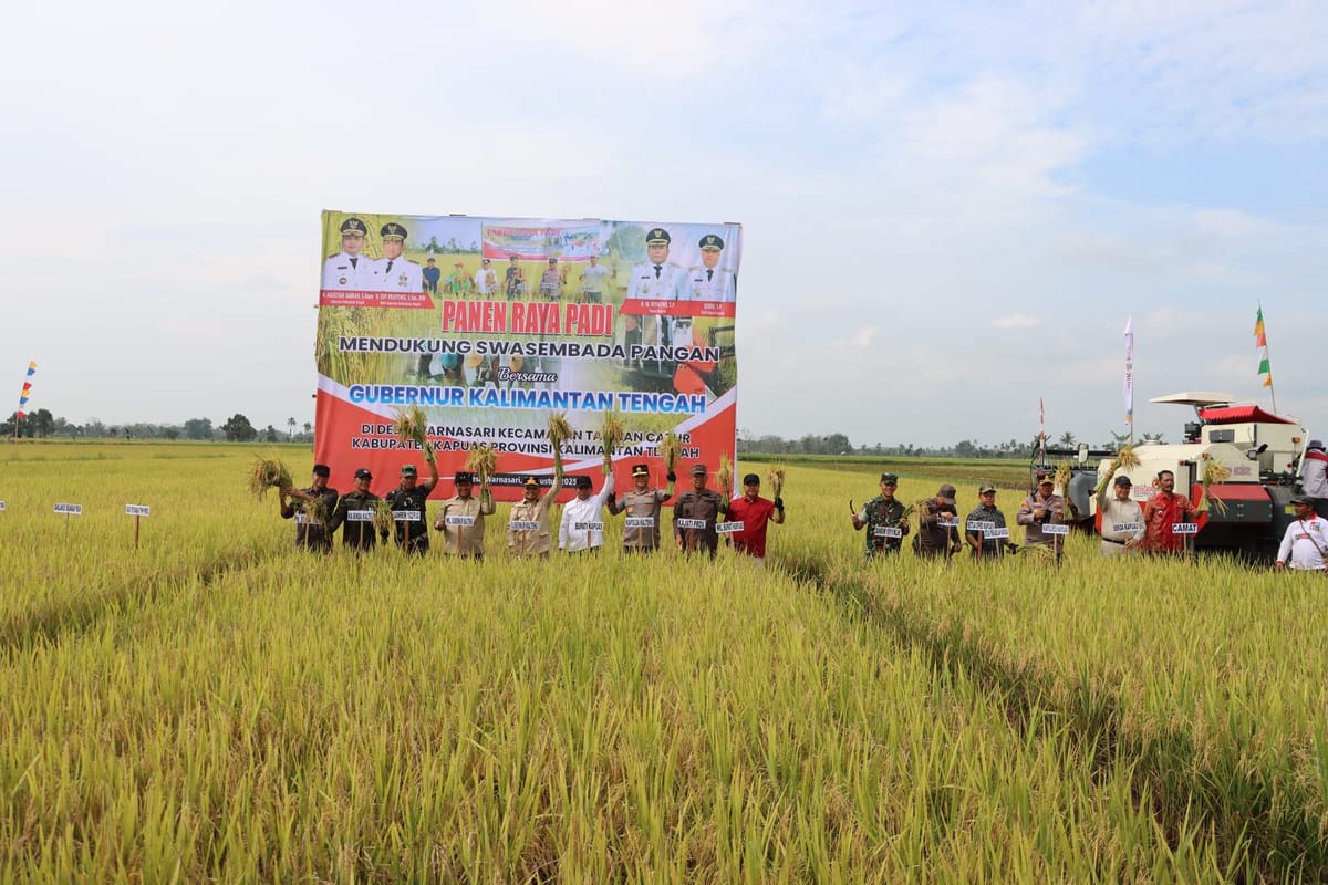 Kapolda Kalteng Hadiri Panen Raya di Kapuas, Tegaskan Komitmen Dukung Ketahanan Pangan