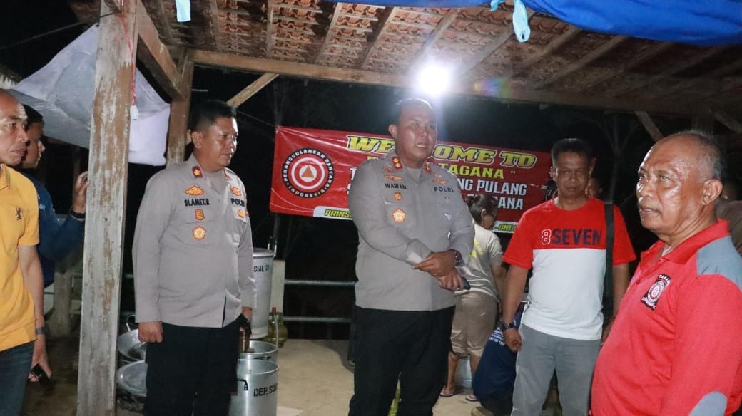 Kapolres Blora Tinjau Lokasi Pengungsian Korban Kebakaran, Berikan Dukungan Psikologis Langsung