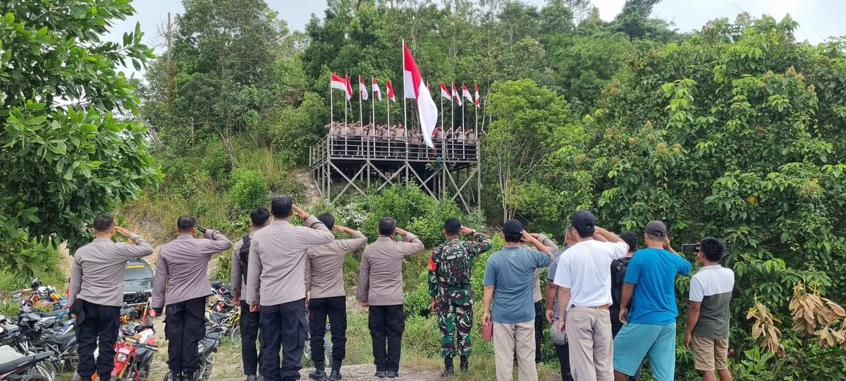Kapolres Lamandau Pimpin Upacara Pengibaran Bendera di Bukit Galugur Sambut HUT RI ke-80