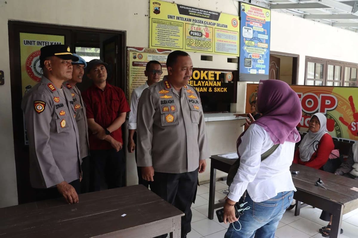 Kapolresta Cilacap Kunjungi Polsek Kota dan Berdialog dengan Warga