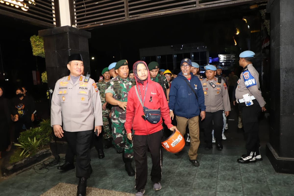 Kapolresta Malang Kota Temui Massa Aksi Bela Affan, Pangdivif 2 Kostrad Ingatkan Ketertiban