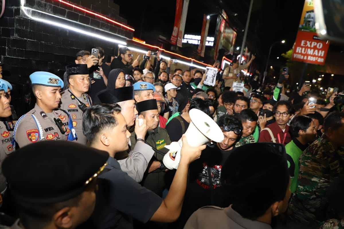 Kapolresta Malang Kota Temui Massa dan Mohon Maaf