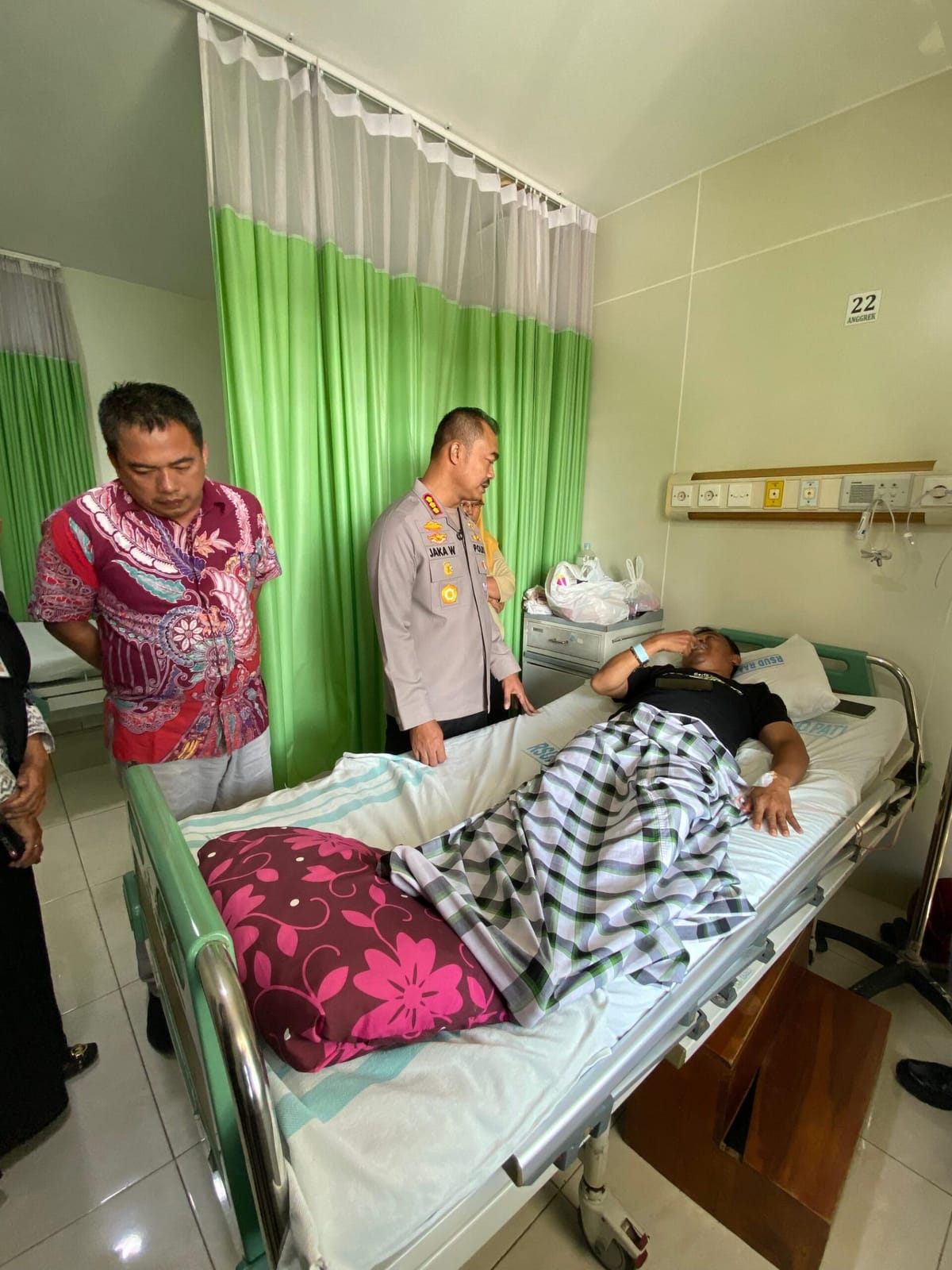 Kapolresta Pati Jenguk Korban Kerusuhan Aksi 13 Agustus di RSUD Soewondo