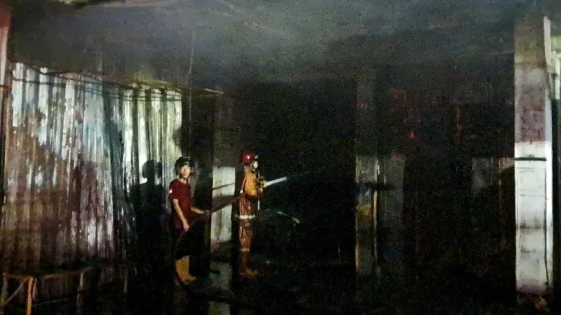 Lalai Saat Isi Bensin, Kebakaran Hanguskan Ruko Bengkel dan Toko Kelontong di Sragen