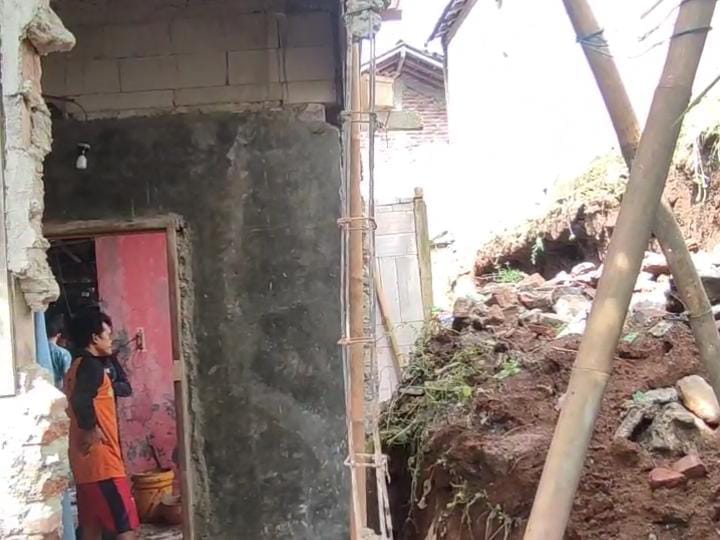 Longsor Terjang Kecamatan Rembang Usai Hujan Deras, Tiga Rumah Rusak
