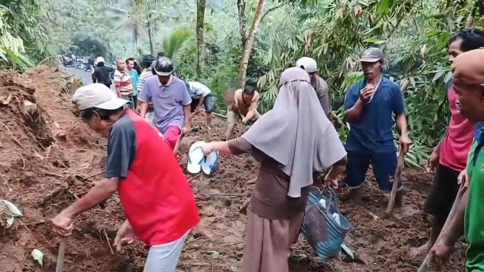 Longsor di Banyumas Tutup Akses Tiga Kecamatan, Hujan Lebat Jadi Penyebab Utama