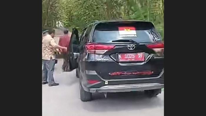 Mobil Dinas Pelat Merah Grobogan Jadi Sorotan Usai Video Ringsek TikTok