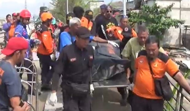 Ombak Besar di Tambak Lorok Menyapu Pemancing, Korban Terakhir Ditemukan di Demak