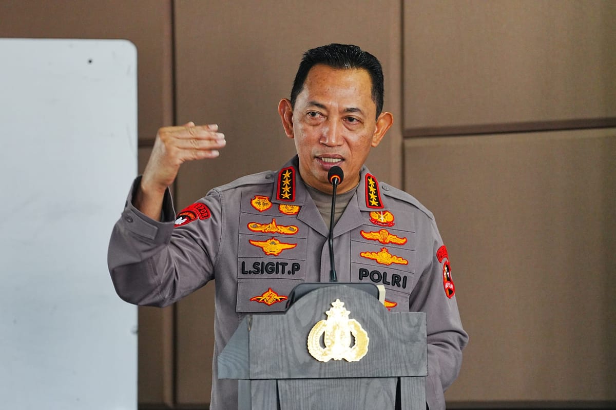 Pantau Langsung Karhutla di Kalbar, Kapolri Nilai Modifikasi Cuaca Berhasil
