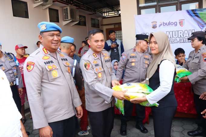 Pasar Murah Bidpropam Polda Jateng Diserbu Warga Kudus, 2 Ton Beras Habis Terjual