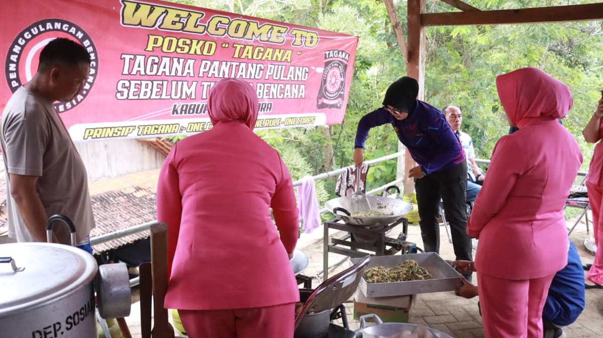 Peduli Korban Kebakaran, Kapolres Blora Dirikan Dapur Umum di Lokasi Sumur Minyak