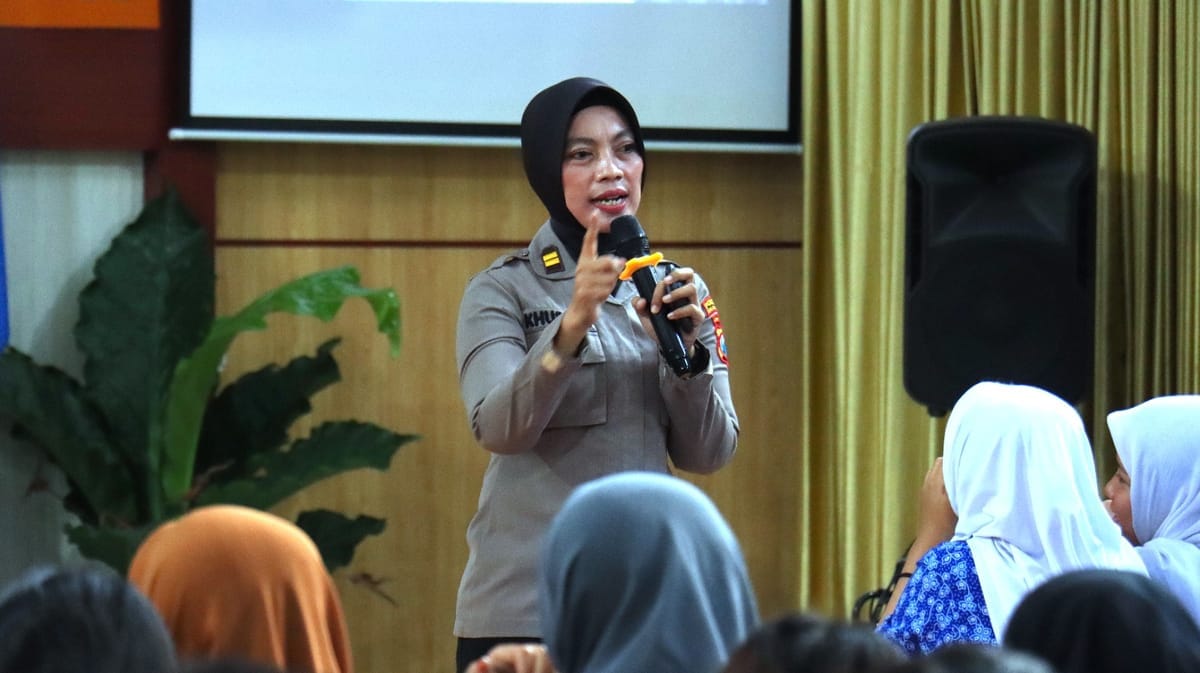 Perempuan Harus Berani Bicara, Pesan Kuat dari Polwan di Aksi “Rise and Speak”