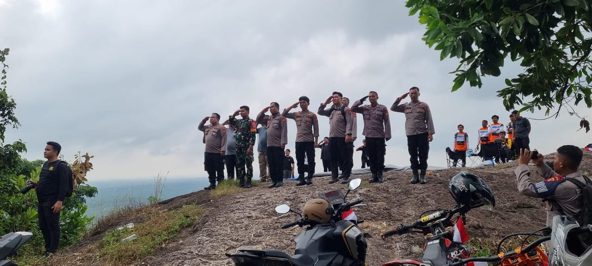 Peringati HUT RI ke-80, Kapolres Lamandau Pimpin Pengibaran Bendera di Bukit Galugur