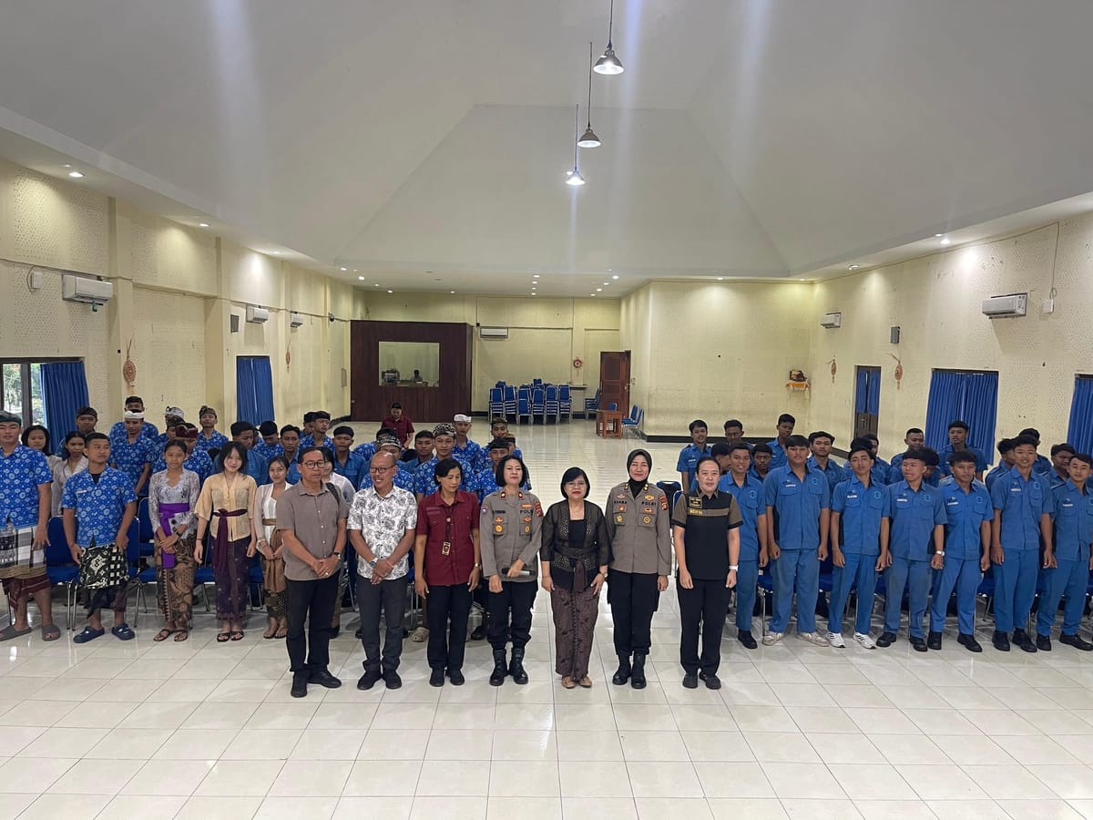 Polda Bali Ajak Siswa Waspadai Cyber Crime dan Bullying Lewat Jumat Curhat