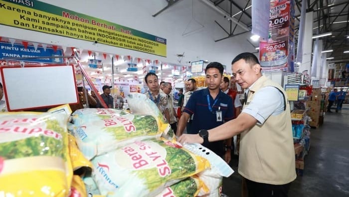 Polda Jatim dan Bulog Salurkan 2 Ton Beras Rp11 Ribu Lewat Gerakan Pangan Murah