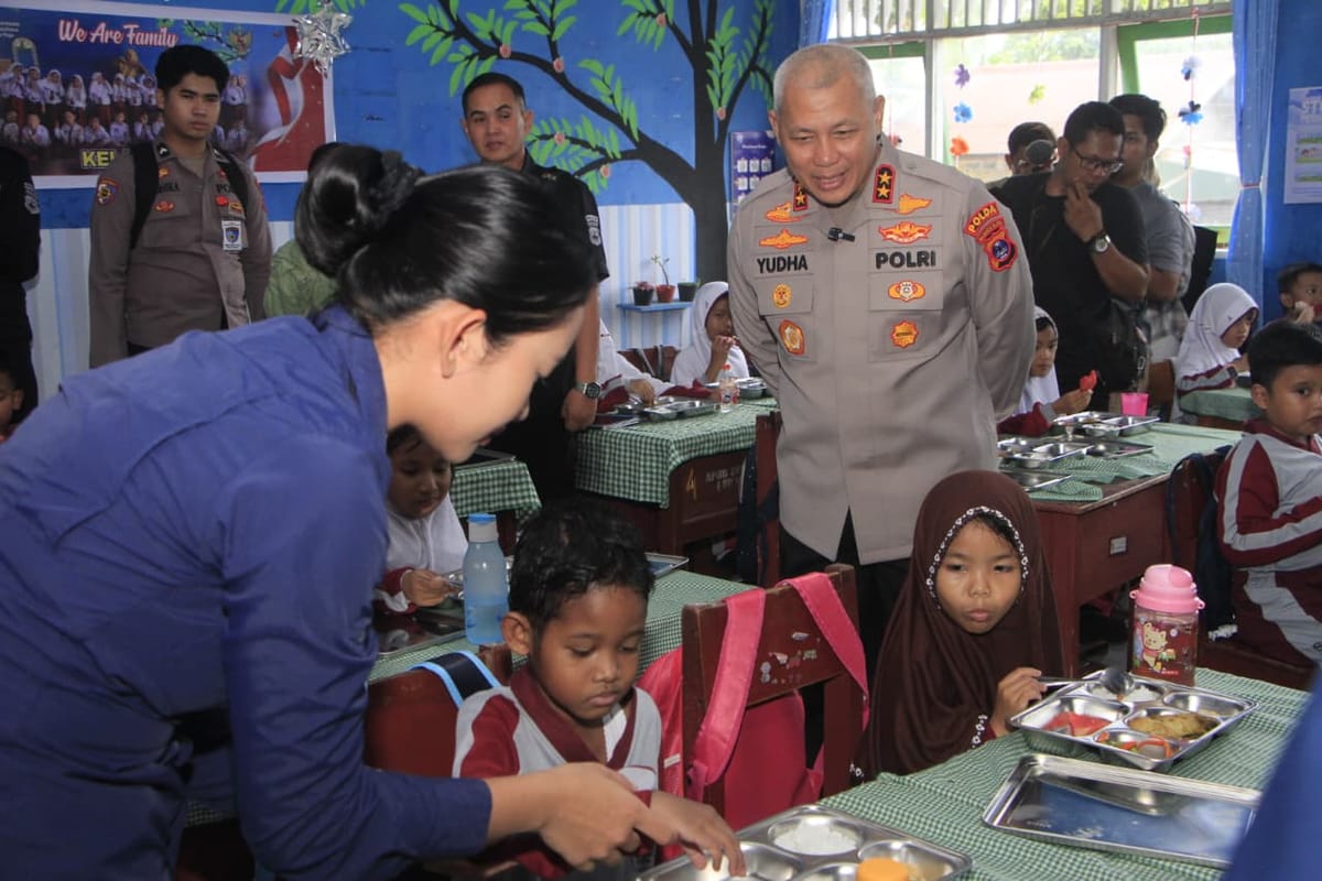 Polda Kalsel Buka SPPG, Wujud Nyata Kepedulian Lewat 1.700 Paket Makanan Bergizi