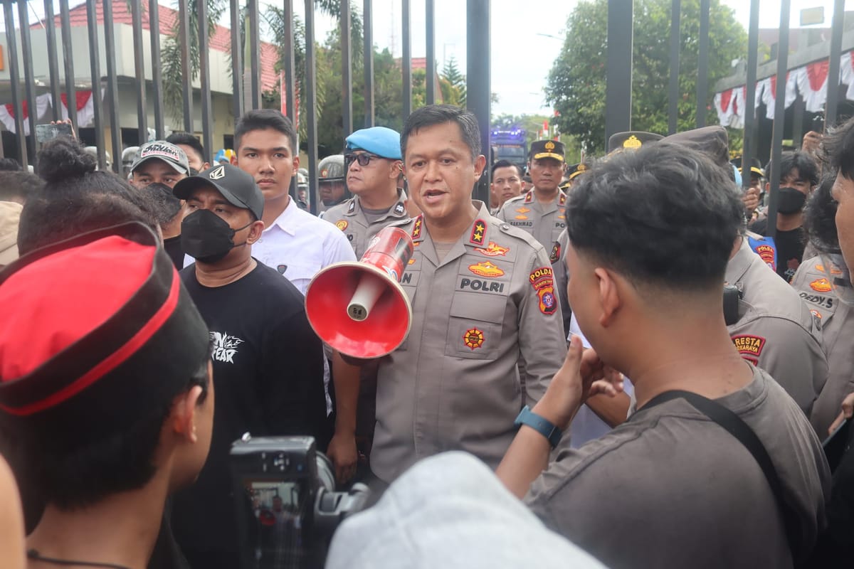 Polda Kalteng Kawal Aksi Unjuk Rasa dengan Pendekatan Humanis