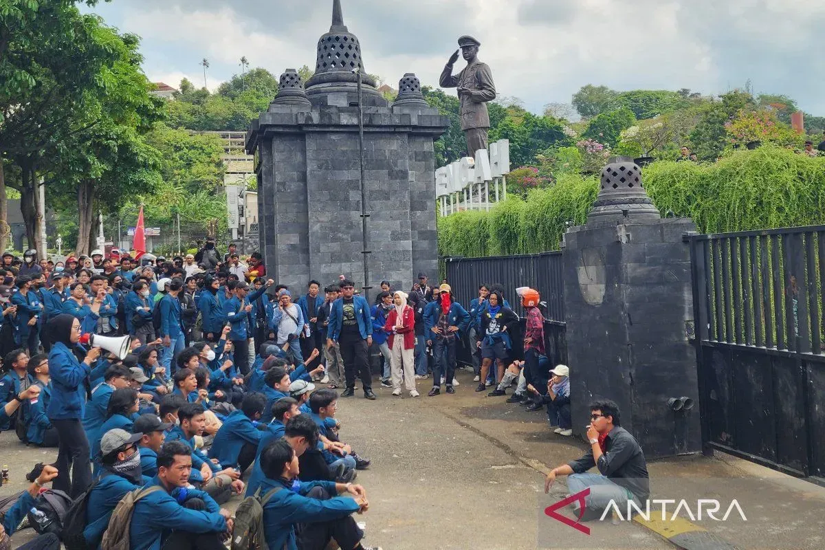 Polisi Lepaskan Puluhan Demonstran yang Diamankan di Semarang