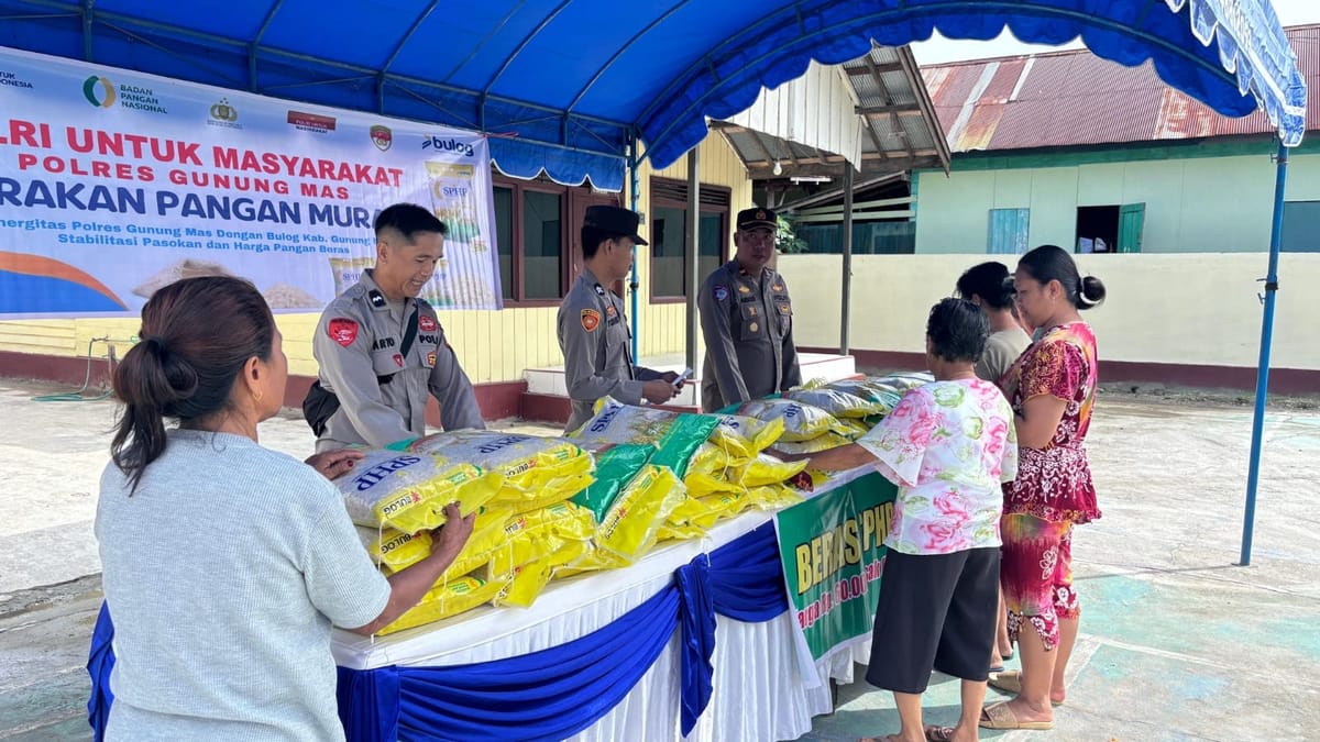 Polres Gumas Gelar Gerakan Pangan Murah, 2 Ton Beras Ludes Diserbu Warga Sepang