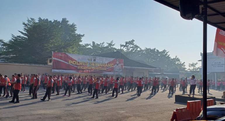 Polres Semarang Ramaikan HUT RI, Pejabat dan Anggota Antusias Ikuti Lomba Meriah