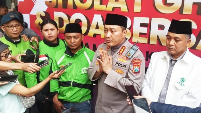 Polresta dan Ojol Malang Raya Salat Gaib dan Panjatkan Doa untuk Affan Kurniawan