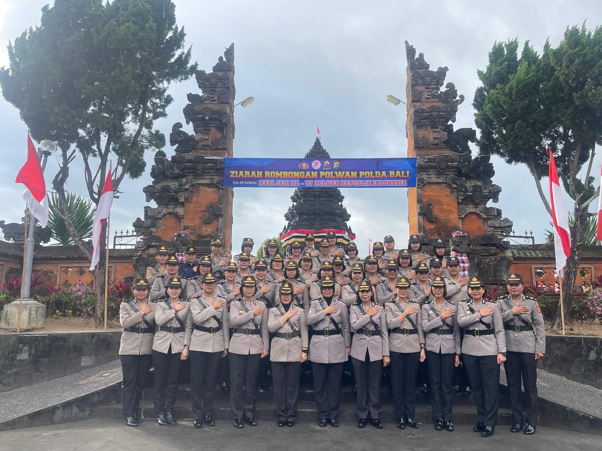 Polwan Polda Bali Melaksanakan Ziarah Dalam Rangka HUT Polwan ke-77 di TMP Pancakatirta Tabanan