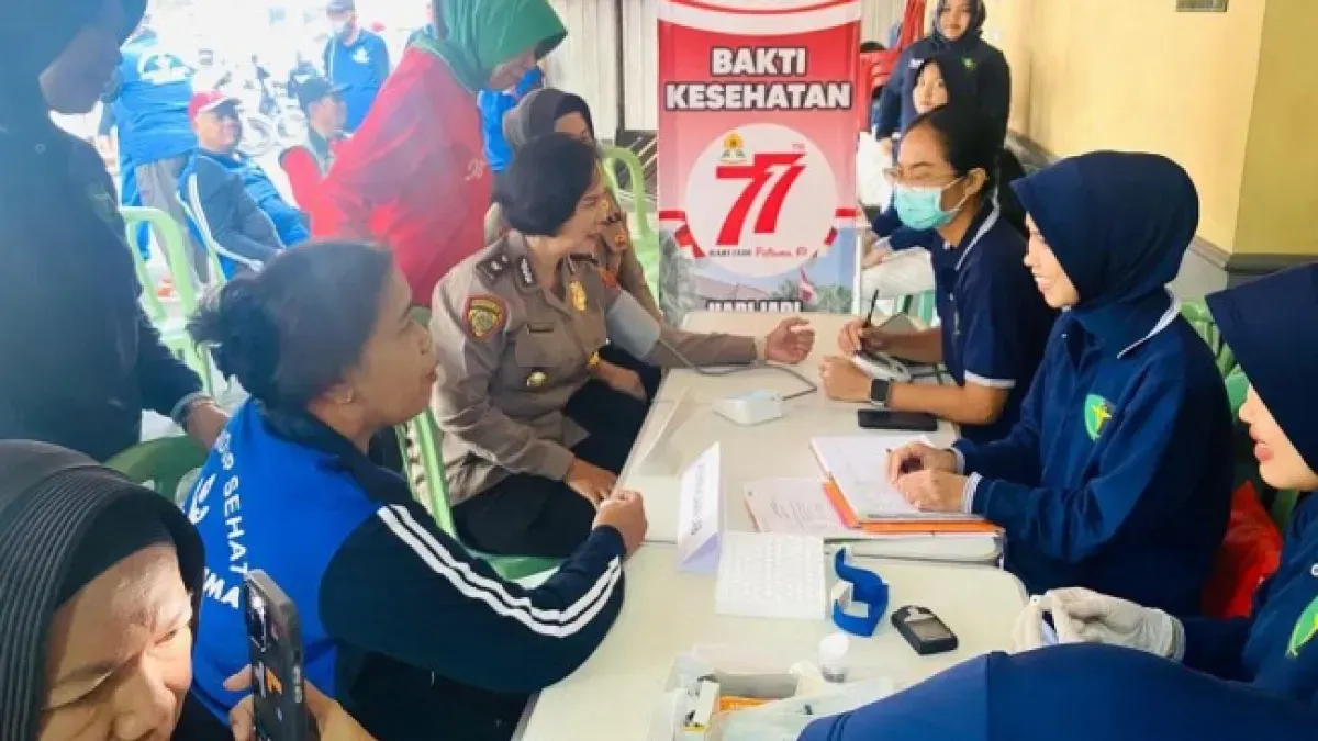 Polwan Polresta Malang Kota Gelar Bakti Kesehatan untuk Lansia
