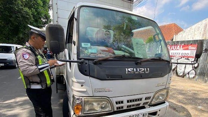 Puluhan Kendaraan Terjaring Operasi KIR Mati di Malang