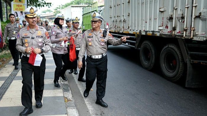 Rayakan HUT ke-80 RI, Ditlantas Polda Jateng Distribusikan 200 Bendera Merah Putih