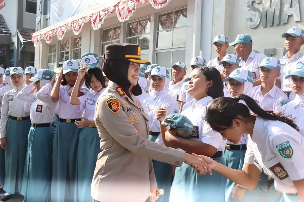 Sambangi SMAN 1 Kapolres Magelang Kota Sampaikan Imbauan Kamtibmas dan Motivasi Belajar