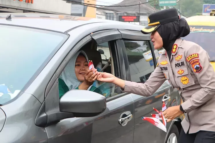 Sambut HUT RI, Polres Semarang Distribusikan 20 Ribu Bendera Merah Putih