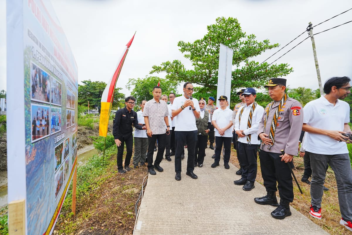 Tanam Mangrove di Kalbar, Kapolri dan Menteri LH Kampanyekan Pelestarian Alam