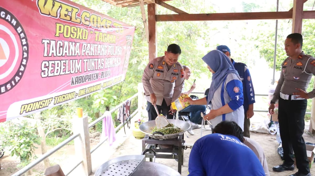 Tanggap Darurat, Kapolres Blora Buka Dapur Umum untuk Korban Kebakaran Sumur Minyak